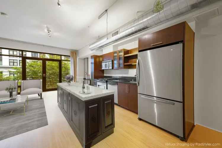 Rent Luxury Apartment Unit in South Park with Stunning Views and Amenities