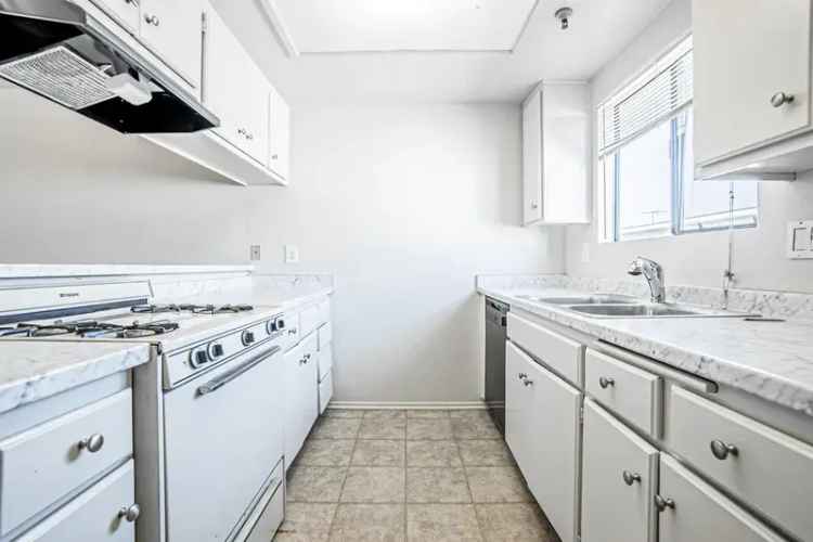 Rent Spacious One Bed One Bath Apartment in Hawthorne with Great Amenities