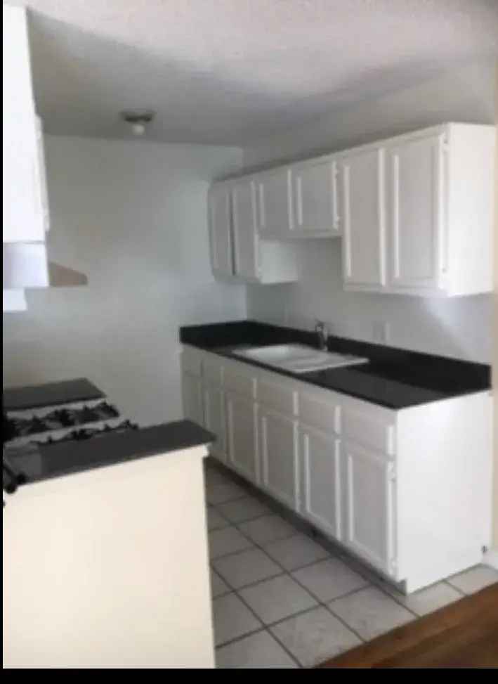 Rent Updated Apartment Unit in a Central Location with Amenities