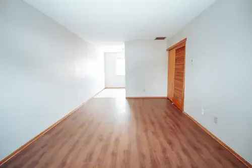 Townhome for Rent with Spacious Bedrooms and Hardwood Floors