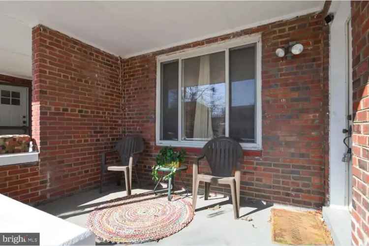 Rent 3 Levels Town House Move In Ready With Spacious Backyard