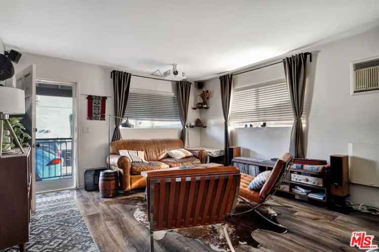 House For Sale in 901, Rosemont Avenue, Los Angeles, California