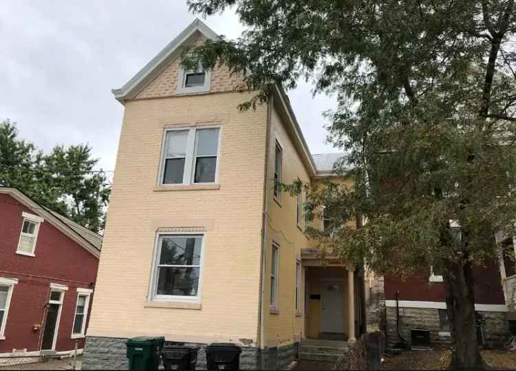 Rent 5 Bedroom House with Renovated Kitchen Available Fall 2025