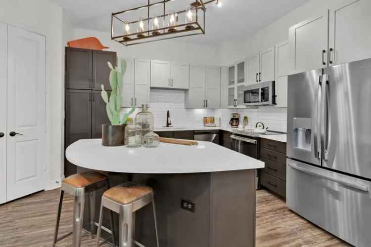 Rent Luxurious Apartments in Uptown Turtle Creek with Modern Features