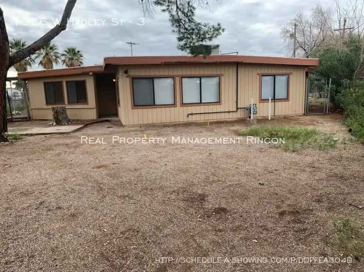 Rent Apartment Unit with Yard in Ideal Location