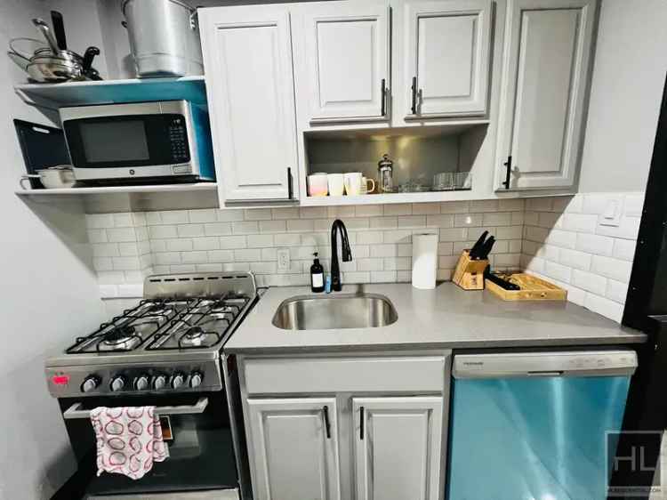 Rent Apartment Unit in Bedstuy with Furnished Studio Features