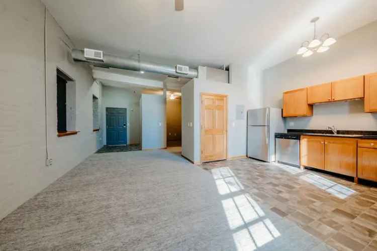 Rent Abernathy Lofts Apartments in Leavenworth with Modern Amenities