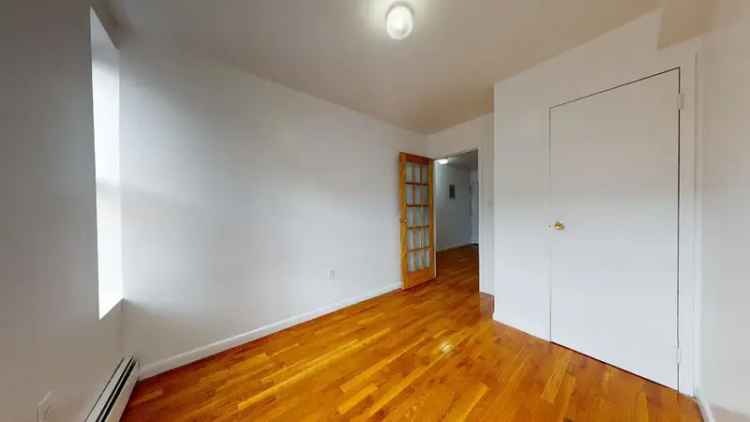 Rent Apartment Unit in Lower East Side with Spacious Features