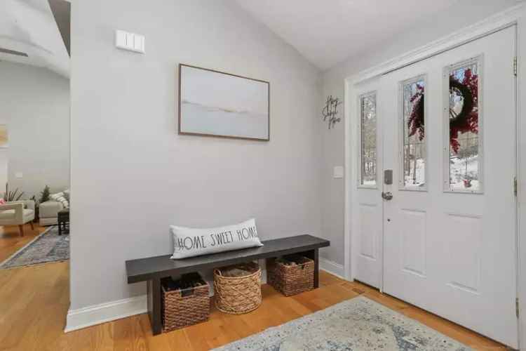 Rent Easton House with Lakefront Views and Spacious Bedrooms