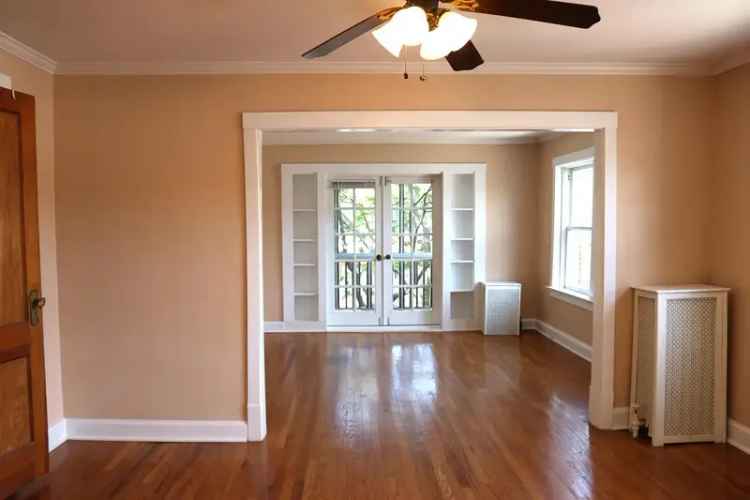 Rent Two Bedroom Apartment in South Plaza with Screened In Porch