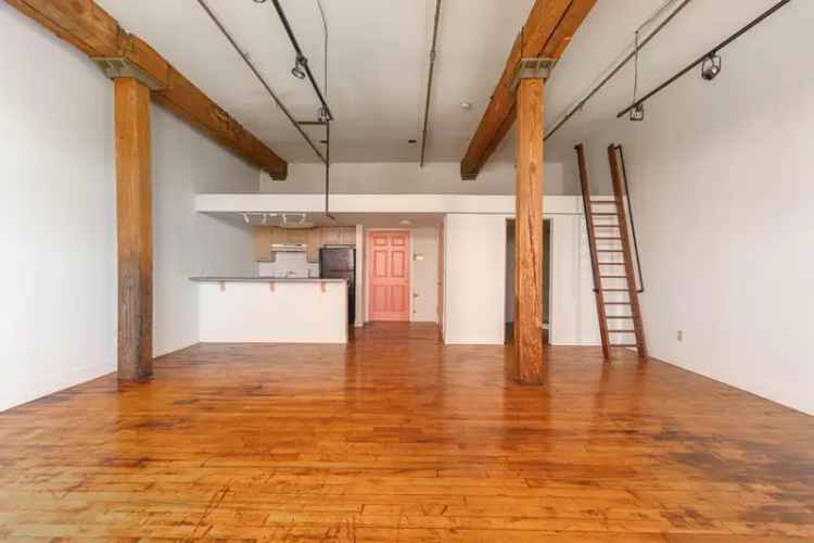 Rent Apartment in Milwaukee with Spacious Loft Style Features