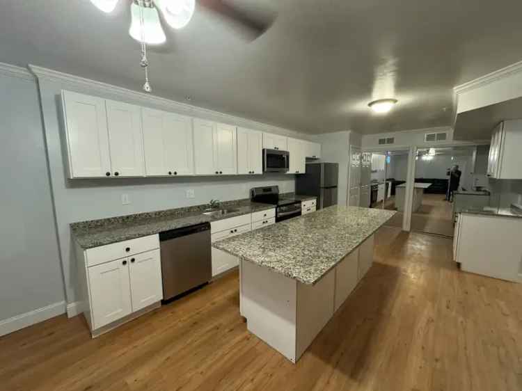 Rent Apartment Unit Near University of Michigan with Modern Amenities