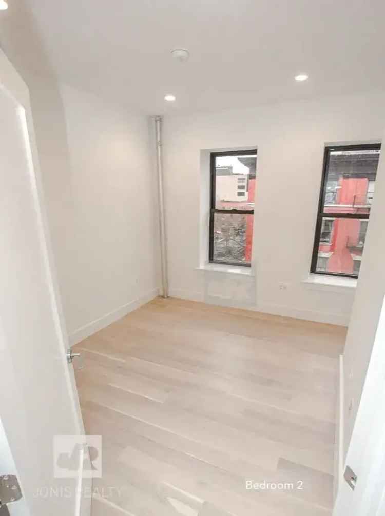 Rent Renovated Apartment Unit in Prime East Village with Great Features