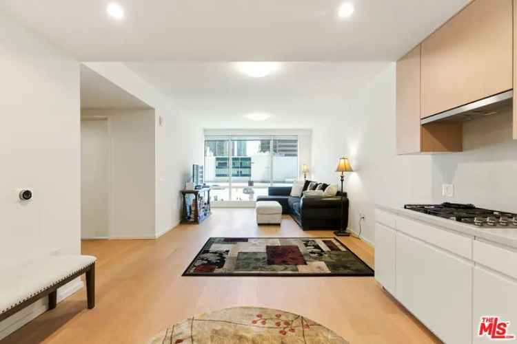 House For Sale in 877, Francisco Street, Los Angeles, California