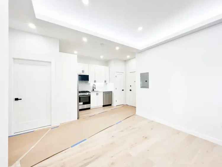 Rent Beautifully Renovated 3 Bedroom Apartment in Woodside Near Transportation