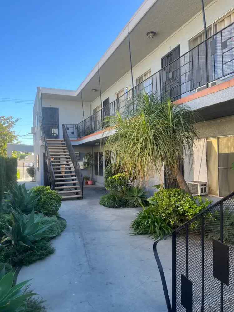 Rent 1 Bedroom Apartment in Downey Near Freeways and Shopping