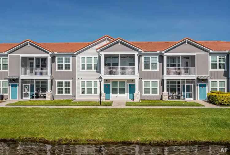 Rent Luxury Apartments in Sarasota with Scenic Lake Views