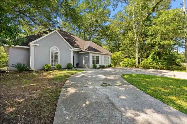 For Sale 5 Bedroom Home West Mobile With Spacious Amenities