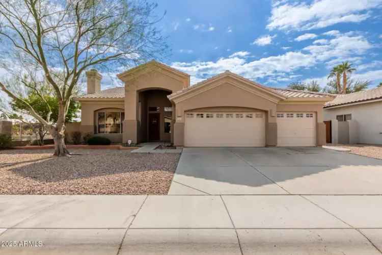 Buy a Stunning Lakeside Retreat House in South Tempe with Pool