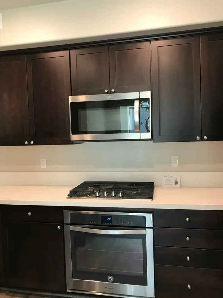 Rent Apartment Unit with Upgrades in Convenient Neighborhood