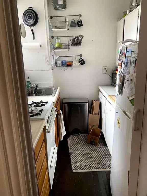 Rent Studio Apartment in Beacon Hill with Bright Layout and Modern Features