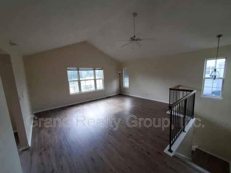 Townhome for Rent in Lakewood Village with 2 Bedrooms and 2 Baths