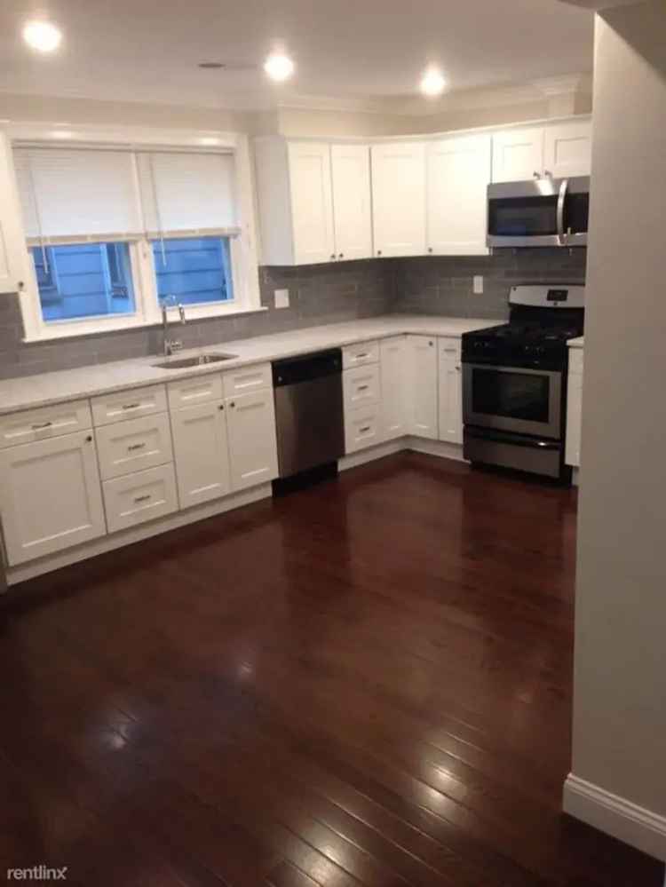 Rent Large 4 Bedroom Apartment with Laundry in Unit and Central Air