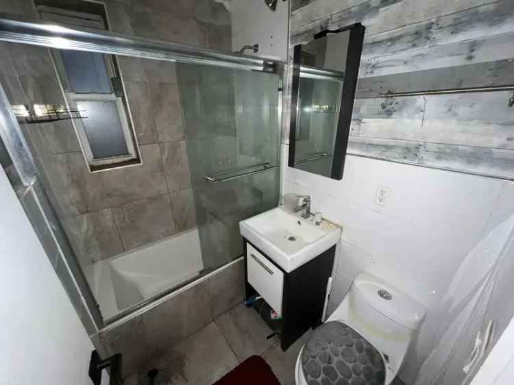 Rent Stunning 2 Bedroom Apartment with Modern Features Near Transportation