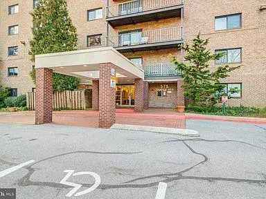 Rent Lovely 1 Bed 1 Bath Condo in Thayer Towers with Balcony