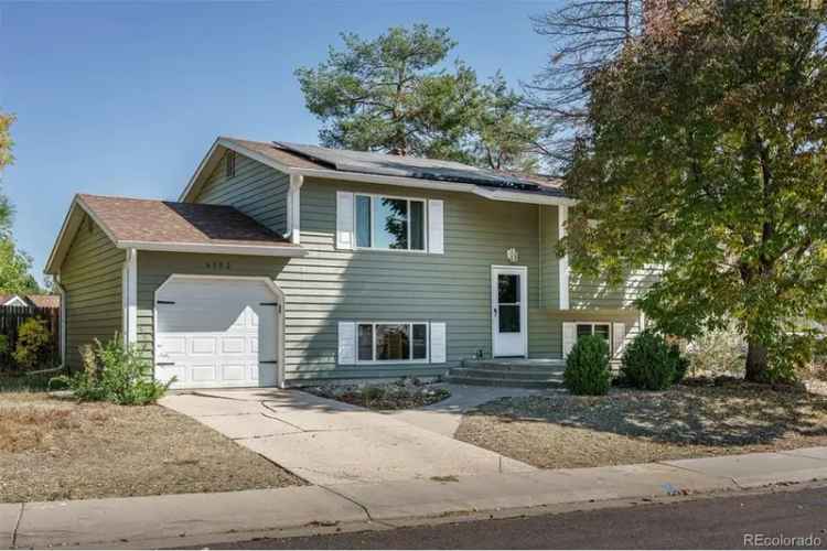 Buy beautiful bi-level home in Littleton CO with large backyard and modern amenities