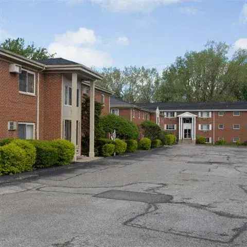 Rent Apartment at Hallwood Manor with Spacious Units and Beautiful Designs