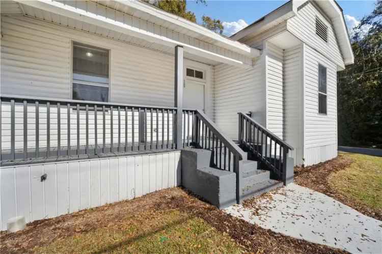 Rent 3 bedroom house in 700 S Carolina St with modern features