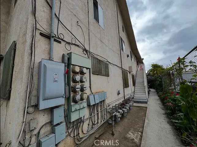 House For Sale in 150, West 33rd Street, Los Angeles, California