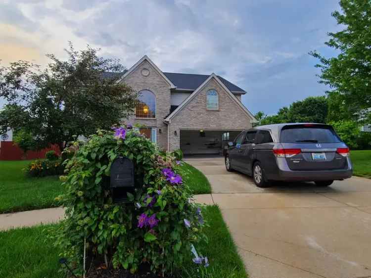 Home for Rent in Wolf Trace with High Ceilings and Natural Light