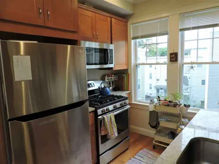 Rent 2 Bedroom Apartment Near Kendall Square with Modern Features