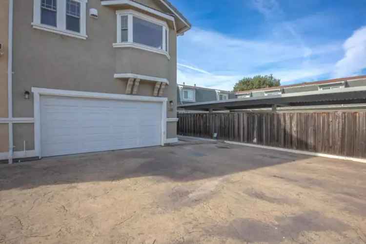 Buy Townhouse in Castro Valley with Modern Amenities and Spacious Layout