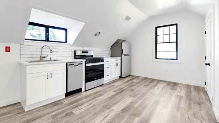 Rent Beautifully Renovated Apartment Unit in Sea Cliff with Modern Features