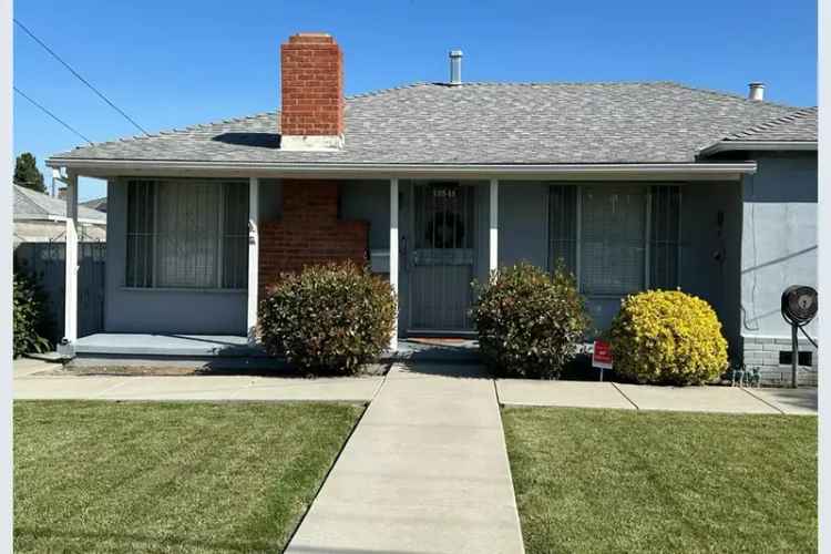 Charming 3 Bedroom Home for Rent in Inviting Neighborhood