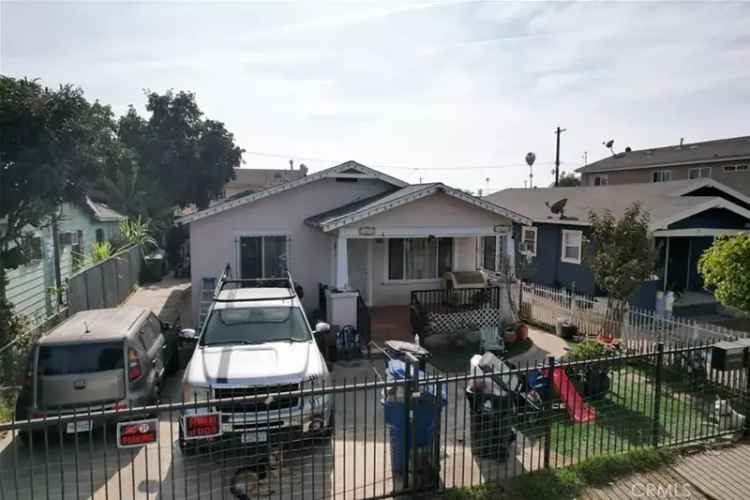 Investment Opportunity Duplex in Los Angeles with Updated Features