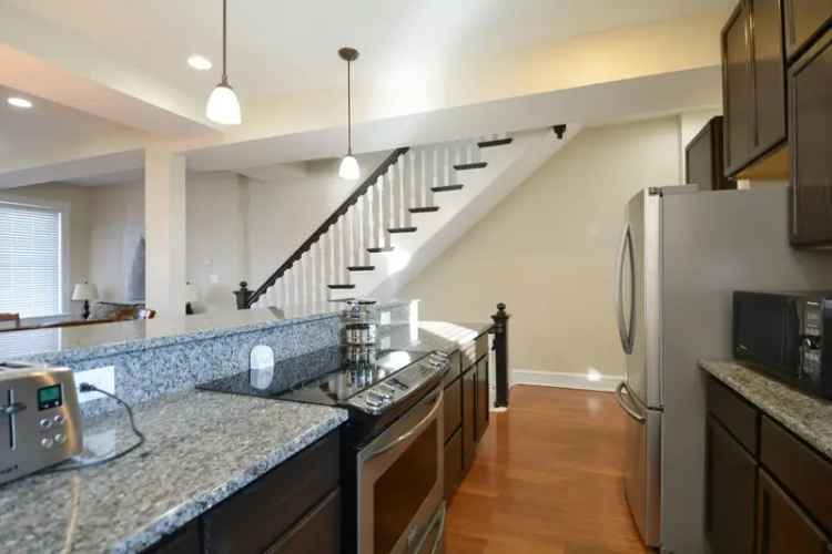 Rent Townhouse in Washington DC with 3 Bedrooms and 4 Bathrooms