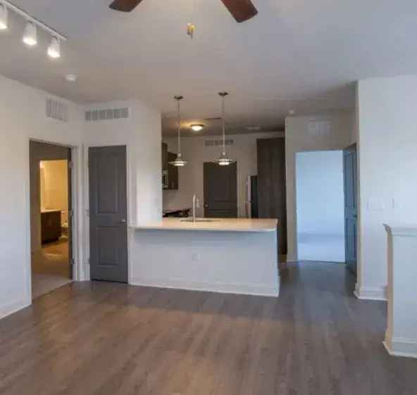 Apartments for Rent with Amenities Near Oak Mountain State Park