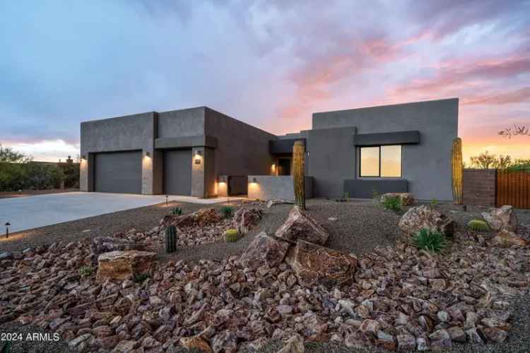 Buy Luxury House with Bisbee Floorplan Features