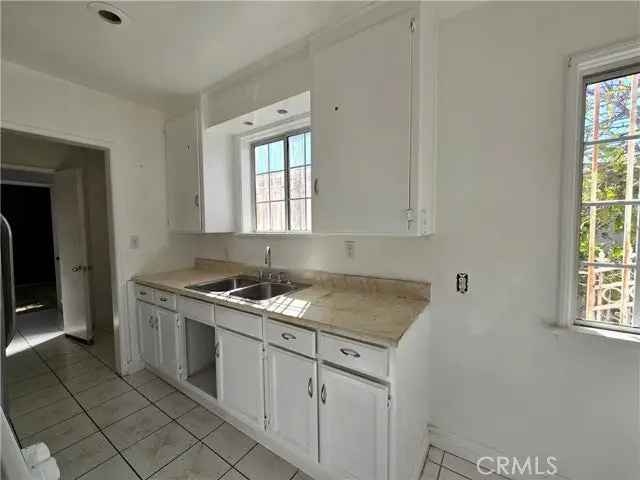 House For Sale in 7532, Radford Avenue, Los Angeles, California