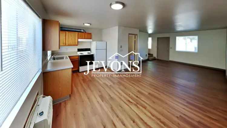 Rent Townhouse in Walkable Area with Entertainment Access