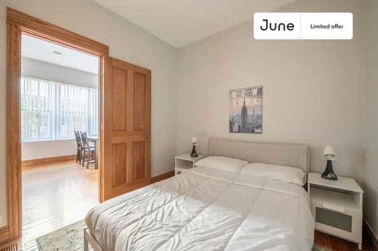 Rent Full Bedroom in Logan Square Apartment with Great Amenities