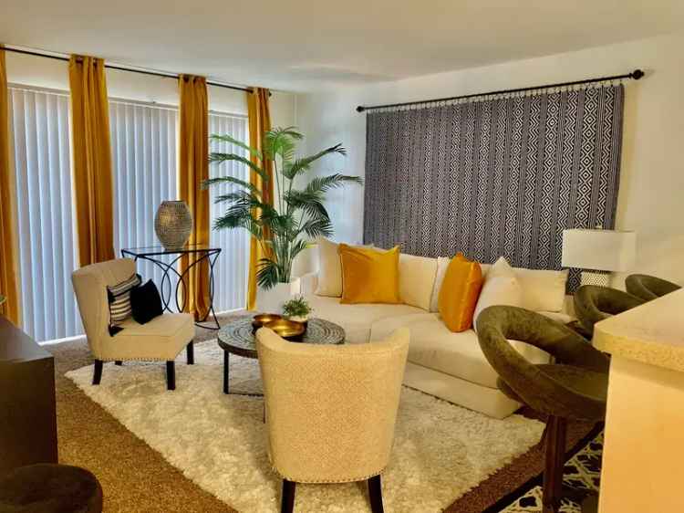 Rent Stunning 1 Bedroom Apartment in Bixby Knolls with Pool and Fitness Center