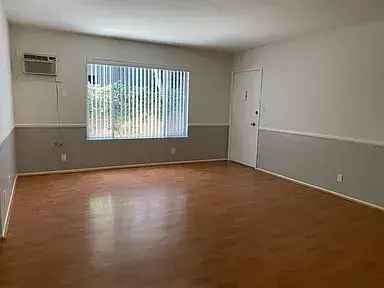 Apartment for Rent in Sherman Oaks with Renovated Kitchen and Parking