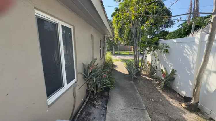 Rent Apartment Unit in Quiet Neighborhood Near Hollywood Night Life