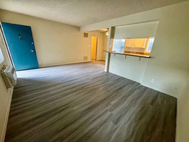 Rent Beautifully Renovated 1 Bedroom Apartment in Van Nuys with Pool