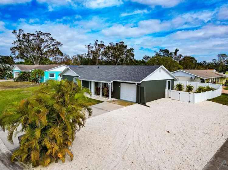 House For Sale in 905, 69th Street Northwest, Bradenton, Florida